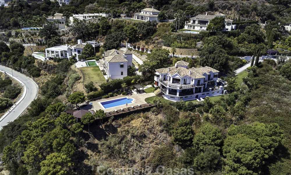Charmante rustiek-moderne luxe villa met fantastische vergezichten te koop, in een prachtig landgoed te Benahavis - Marbella 16093