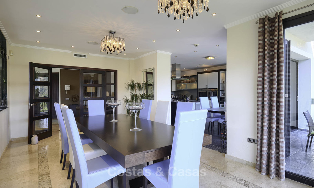 Charmante rustiek-moderne luxe villa met fantastische vergezichten te koop, in een prachtig landgoed te Benahavis - Marbella 16099