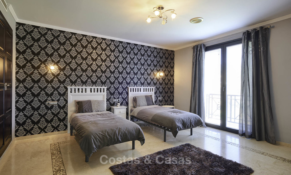 Charmante rustiek-moderne luxe villa met fantastische vergezichten te koop, in een prachtig landgoed te Benahavis - Marbella 16123