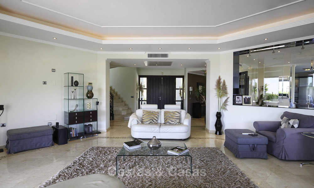 Charmante rustiek-moderne luxe villa met fantastische vergezichten te koop, in een prachtig landgoed te Benahavis - Marbella 16128