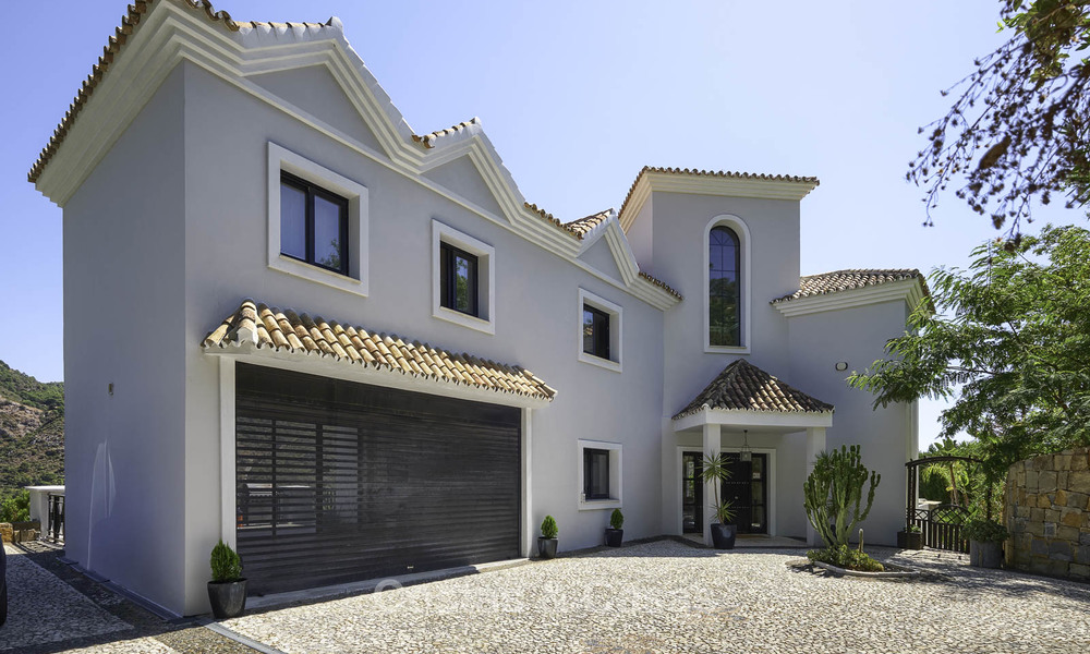 Charmante rustiek-moderne luxe villa met fantastische vergezichten te koop, in een prachtig landgoed te Benahavis - Marbella 16136