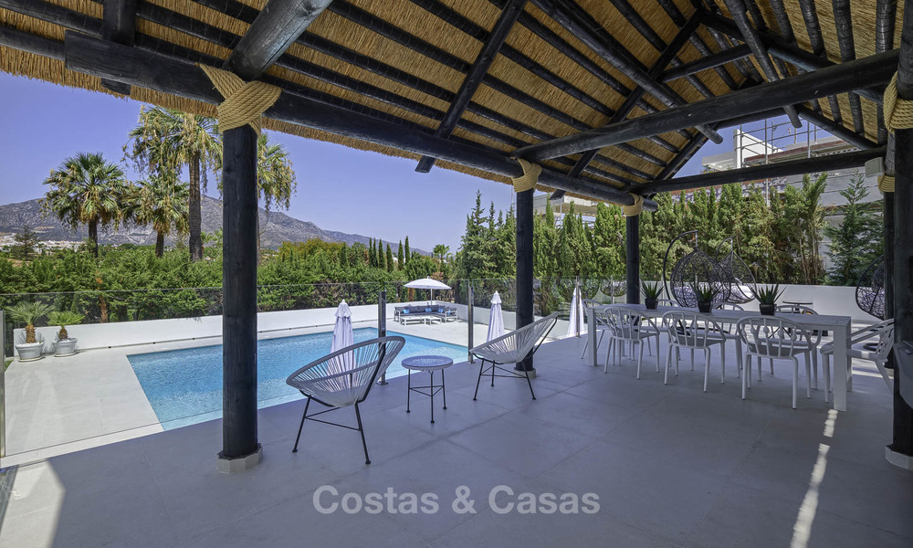 Indrukwekkende en luxueuze eigentijdse designer villa te koop, instapklaar, Nueva Andalucia, Marbella. Verlaagd in prijs. 16142