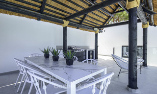 Indrukwekkende en luxueuze eigentijdse designer villa te koop, instapklaar, Nueva Andalucia, Marbella. Verlaagd in prijs. 16143 