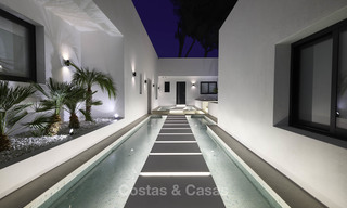 Indrukwekkende en luxueuze eigentijdse designer villa te koop, instapklaar, Nueva Andalucia, Marbella. Verlaagd in prijs. 16187 