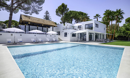 Indrukwekkende en luxueuze eigentijdse designer villa te koop, instapklaar, Nueva Andalucia, Marbella. Verlaagd in prijs. 16196