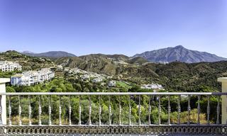 Gezellige modern-Andalusische villa direct aan de prachtige golfbaan te koop, Benahavis - Marbella 16297 