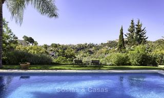 Gezellige modern-Andalusische villa direct aan de prachtige golfbaan te koop, Benahavis - Marbella 16309 