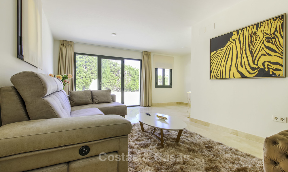 Nieuwe modern-mediterrane vrijstaande villa met zeezicht te koop, op loopafstand van de jachthaven en het strand, Estepona 16526
