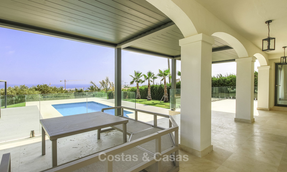 Nieuwe modern-mediterrane vrijstaande villa met zeezicht te koop, op loopafstand van de jachthaven en het strand, Estepona 16537