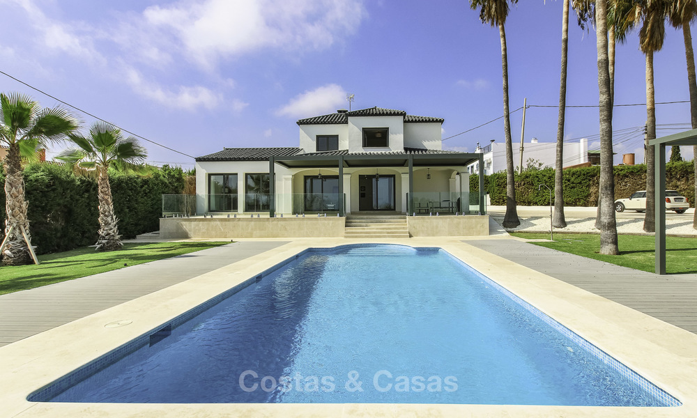 Nieuwe modern-mediterrane vrijstaande villa met zeezicht te koop, op loopafstand van de jachthaven en het strand, Estepona 16539