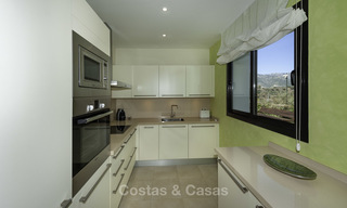 Modern instapklaar 3-slaapkamer appartement met spectaculair zee- en bergzicht te koop in Marbella 16839 