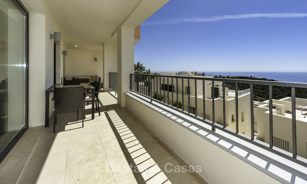 Modern instapklaar 3-slaapkamer appartement met spectaculair zee- en bergzicht te koop in Marbella 16845