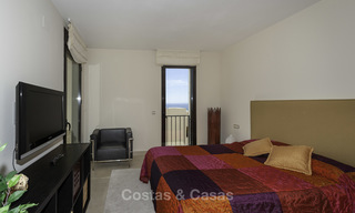 Modern instapklaar 3-slaapkamer appartement met spectaculair zee- en bergzicht te koop in Marbella 16854 