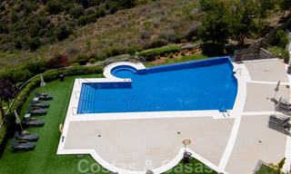 Modern instapklaar 3-slaapkamer appartement met spectaculair zee- en bergzicht te koop in Marbella 27420 