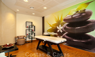 Modern instapklaar 3-slaapkamer appartement met spectaculair zee- en bergzicht te koop in Marbella 27423 