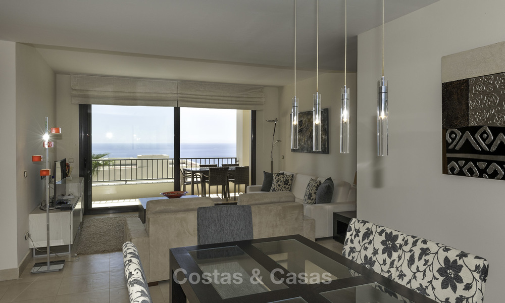 Modern instapklaar 3-slaapkamer luxe appartement met zee- en bergzicht te koop in Marbella 16874