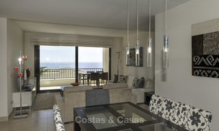 Modern instapklaar 3-slaapkamer luxe appartement met zee- en bergzicht te koop in Marbella 16874 
