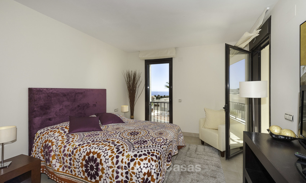 Modern instapklaar 3-slaapkamer luxe appartement met zee- en bergzicht te koop in Marbella 16881