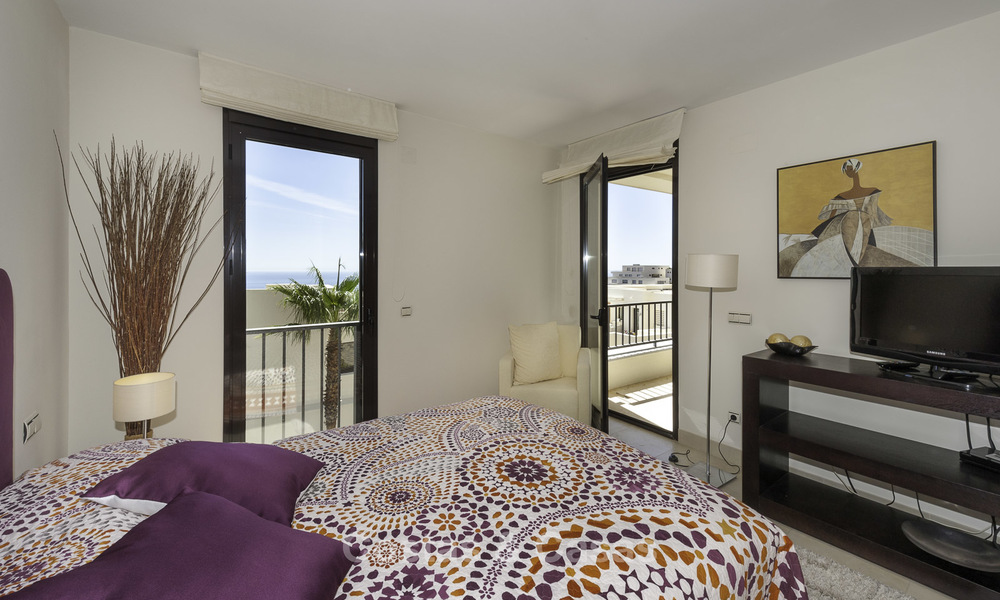 Modern instapklaar 3-slaapkamer luxe appartement met zee- en bergzicht te koop in Marbella 16882