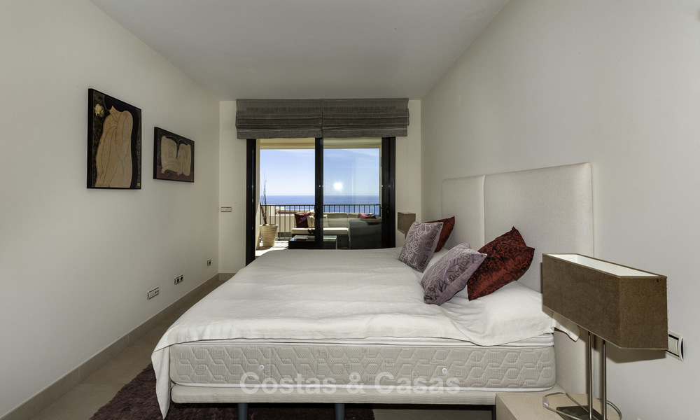 Modern instapklaar 3-slaapkamer luxe appartement met zee- en bergzicht te koop in Marbella 16887