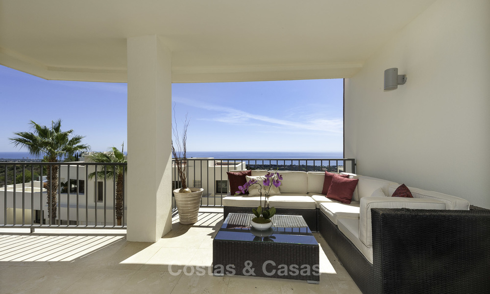 Modern instapklaar 3-slaapkamer luxe appartement met zee- en bergzicht te koop in Marbella 16888
