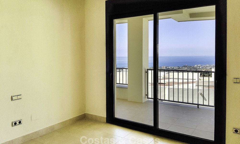 Modern 3-slaapkamer appartement met zicht op de Middellandse Zee, Marbella en de kustlijn tot aan de Straat van Gibraltar en Afrika 16982