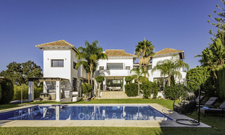 Modern-mediterrane luxe villa te koop, met zeezicht en dicht bij het strand op de Golden Mile, Marbella 17038 