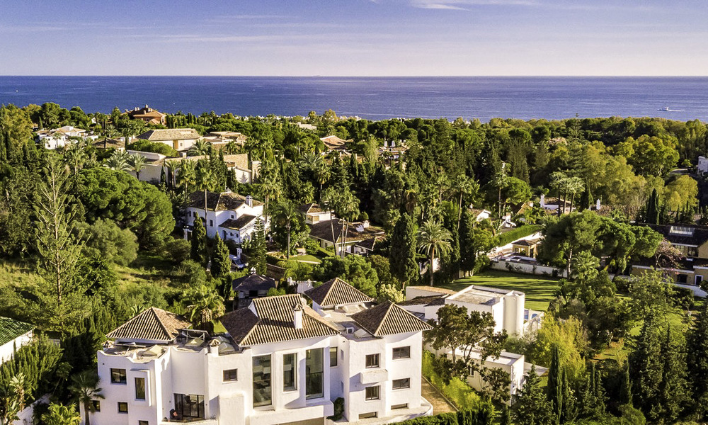 Modern-mediterrane luxe villa te koop, met zeezicht en dicht bij het strand op de Golden Mile, Marbella 17039