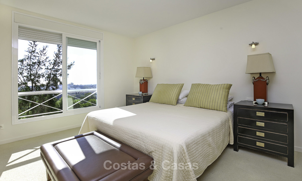 Eigentijdse villa met panoramisch zeezicht te koop, instapklaar, eerste lijn golf, Benahavis - Marbella 17250
