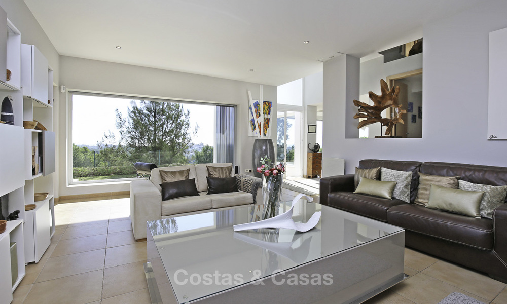 Eigentijdse villa met panoramisch zeezicht te koop, instapklaar, eerste lijn golf, Benahavis - Marbella 17274