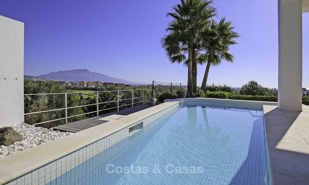 Eigentijdse villa met panoramisch zeezicht te koop, instapklaar, eerste lijn golf, Benahavis - Marbella 17286