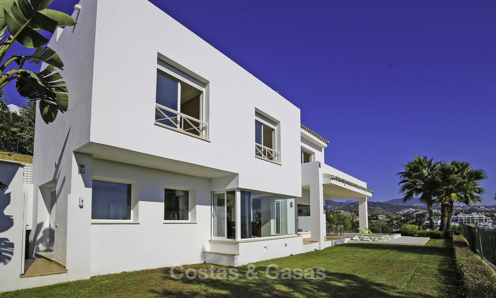 Eigentijdse villa met panoramisch zeezicht te koop, instapklaar, eerste lijn golf, Benahavis - Marbella 17296