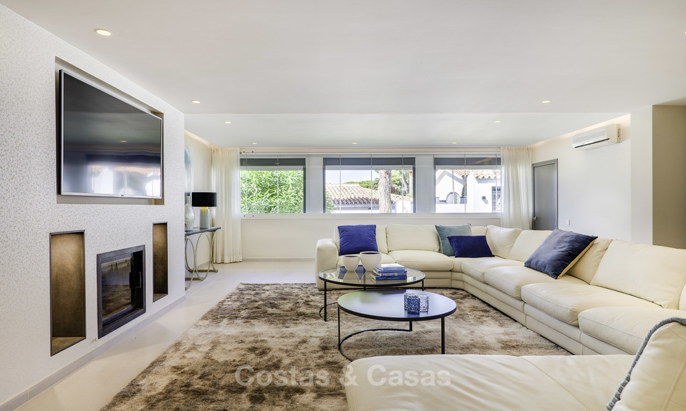 Aantrekkelijke, volledig gerenoveerde luxe villa te koop, dicht bij golfbaan, voorzieningen en strand in Oost-Marbella 17302