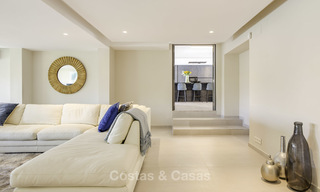 Aantrekkelijke, volledig gerenoveerde luxe villa te koop, dicht bij golfbaan, voorzieningen en strand in Oost-Marbella 17305 