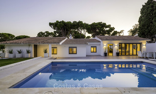 Aantrekkelijke, volledig gerenoveerde luxe villa te koop, dicht bij golfbaan, voorzieningen en strand in Oost-Marbella 17341 