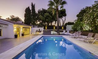 Aantrekkelijke, volledig gerenoveerde luxe villa te koop, dicht bij golfbaan, voorzieningen en strand in Oost-Marbella 17344 
