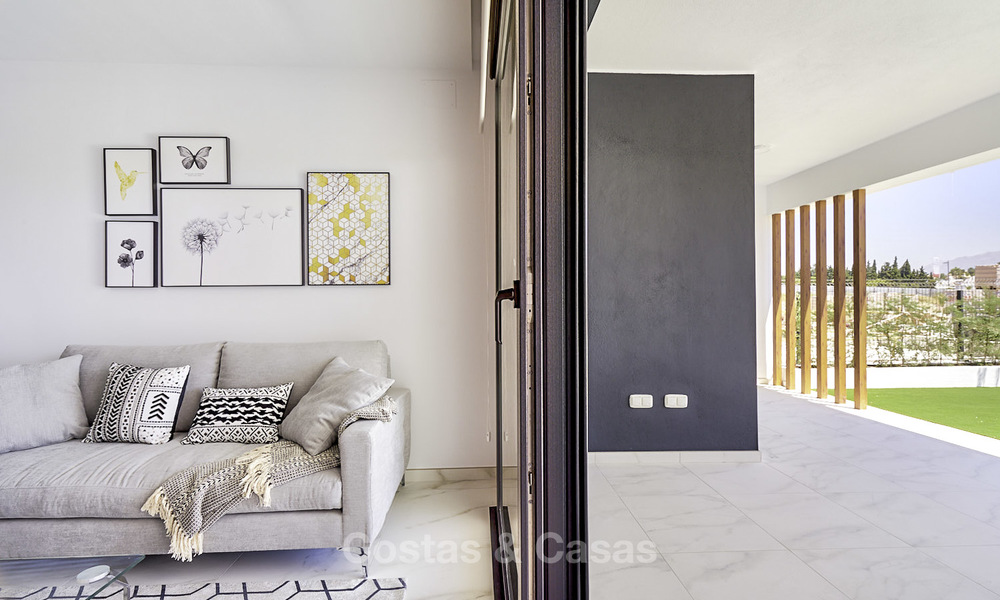 Gloednieuwe moderne appartementen met zeezicht te koop, op de New Golden Mile, tussen Marbella en Estepona 17361
