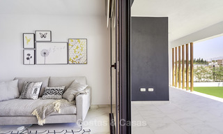 Gloednieuwe moderne appartementen met zeezicht te koop, op de New Golden Mile, tussen Marbella en Estepona 17361 