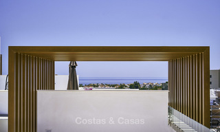 Gloednieuwe moderne appartementen met zeezicht te koop, op de New Golden Mile, tussen Marbella en Estepona 17363 
