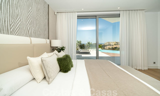 Gloednieuwe moderne luxe villa te koop, direct aan de golfbaan in een klasse golf resort in Oost-Marbella 26757 