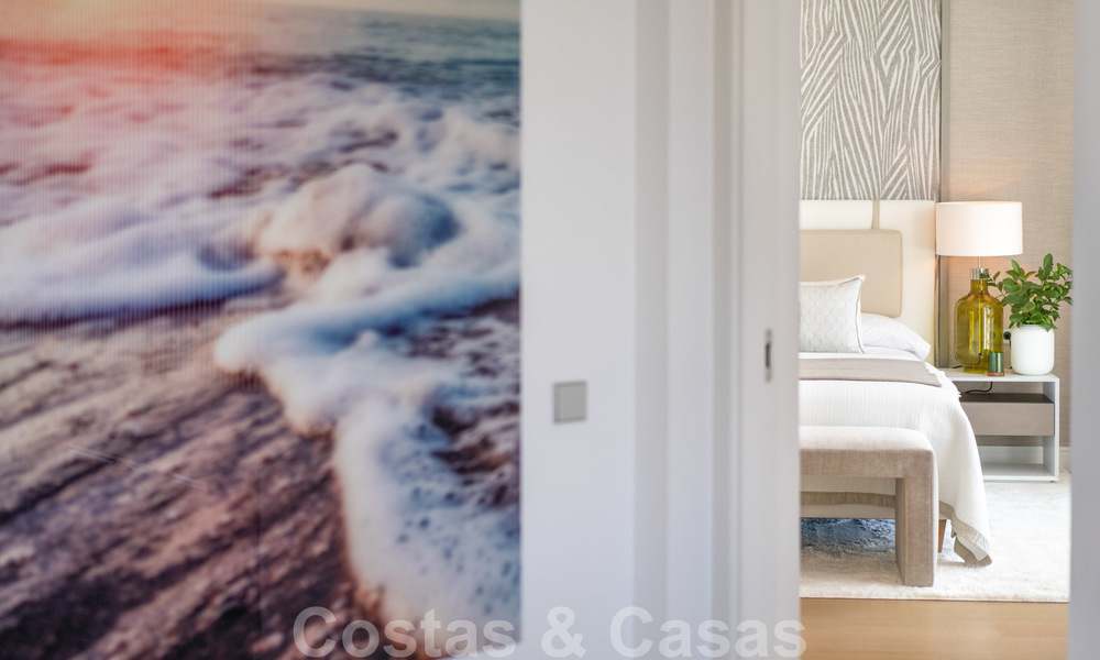 Gloednieuwe moderne luxe villa te koop, direct aan de golfbaan in een klasse golf resort in Oost-Marbella 26761