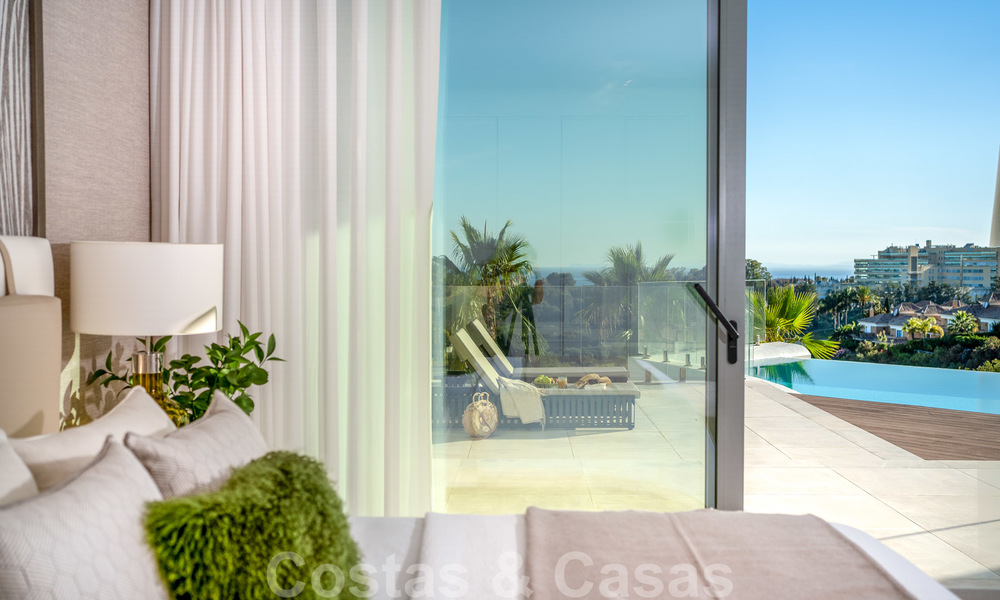 Gloednieuwe moderne luxe villa te koop, direct aan de golfbaan in een klasse golf resort in Oost-Marbella 26767