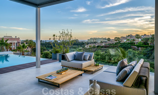 Gloednieuwe moderne luxe villa te koop, direct aan de golfbaan in een klasse golf resort in Oost-Marbella 26774 