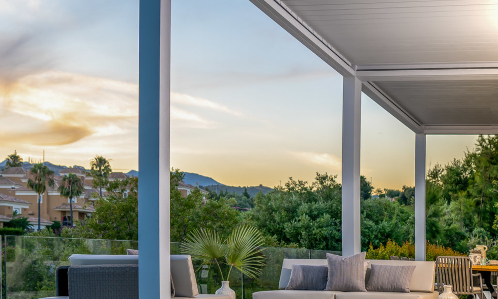 Gloednieuwe moderne luxe villa te koop, direct aan de golfbaan in een klasse golf resort in Oost-Marbella 26777