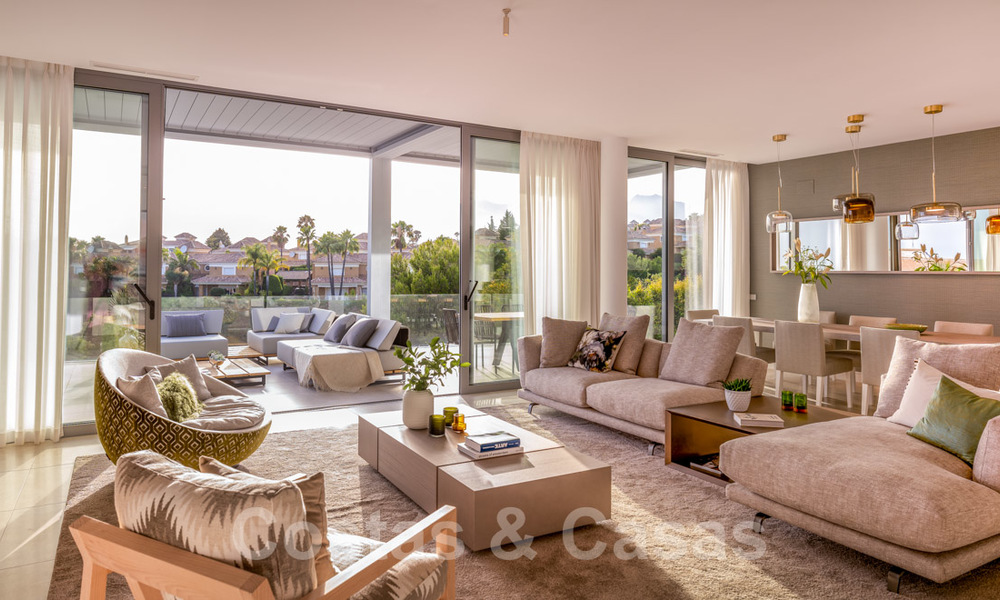 Gloednieuwe moderne luxe villa te koop, direct aan de golfbaan in een klasse golf resort in Oost-Marbella 26791
