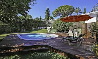 Knusse traditionele villa te koop, omringd door golfbanen in Nueva Andalucia, Marbella 17496 