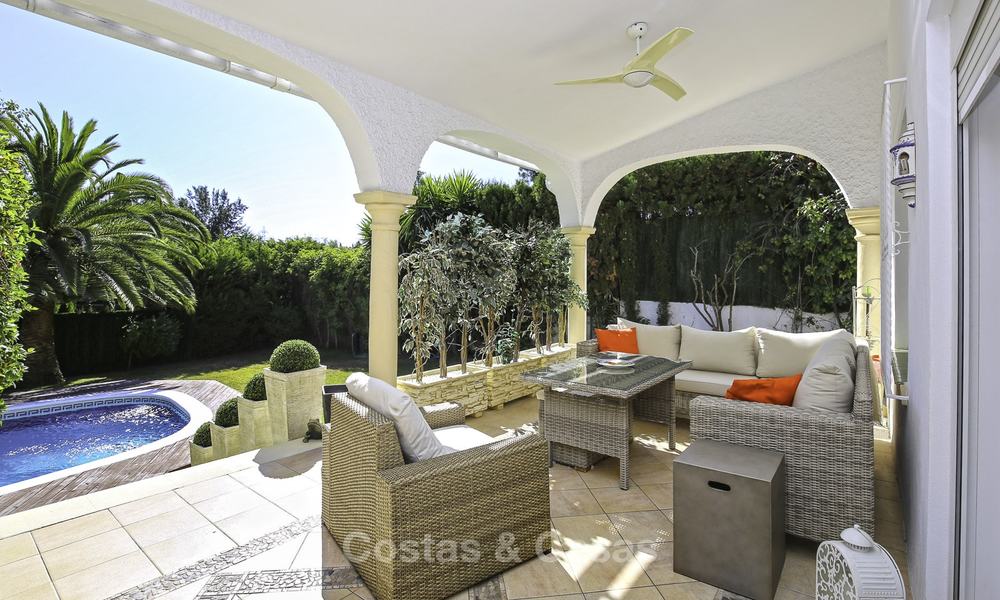 Knusse traditionele villa te koop, omringd door golfbanen in Nueva Andalucia, Marbella 17501