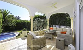 Knusse traditionele villa te koop, omringd door golfbanen in Nueva Andalucia, Marbella 17501 
