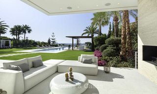  Indrukwekkende ultramoderne villa met prachtig uitzicht op zee te koop in Nueva Andalucia's Golf Valley, Marbella 17543 