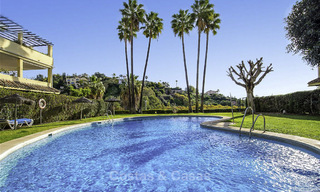 Aantrekkelijk geprijsd en gezellig penthouse appartement te koop in een chique golfresort in Benahavis - Marbella 17577 